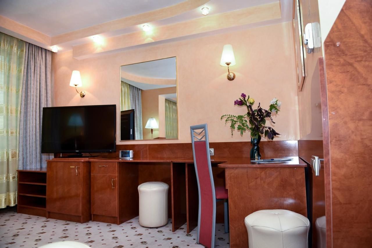Отель Hotel Carpati Бая-Маре-20