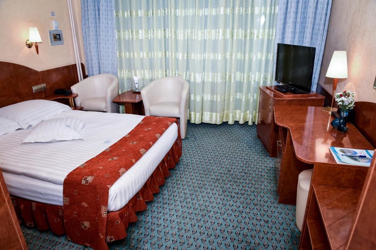 Отель Hotel Carpati Бая-Маре-25