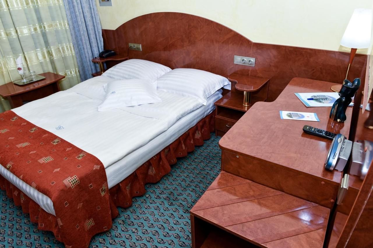 Отель Hotel Carpati Бая-Маре-33