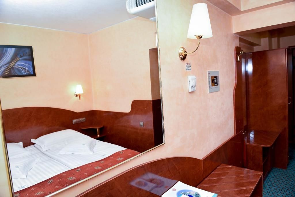 Отель Hotel Carpati Бая-Маре-52